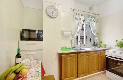 Santa Cruz de Tenerife Apartment | Modern Apartment "Santa Cruz Centro" in Central Location with Wi-Fi & Balcony.