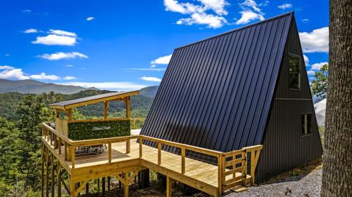Hartford Ski Chalet | Modern A-Frame Cabin with Breathtaking Views of the Smoky Mountains, Perfect for Families or Groups