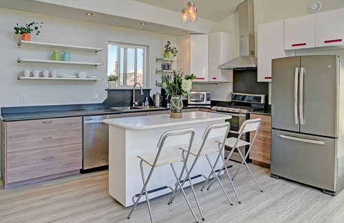 Seward House | Modern Accommodations with Luxurious View