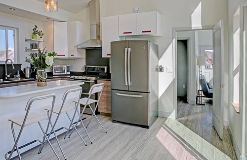 Seward House | Modern Accommodations with Luxurious View