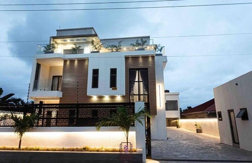 Dieren Apartment | Modern Accra Home-West Legon