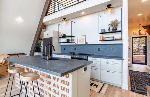 Williams Cabin | Modern Aframe Grand Canyon Pets Views