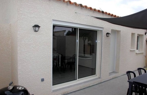 Puissalicon House | Modern, air-conditioned house with large private terrace and shared swimming pool