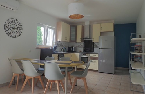 Bouzigues House | Modern, air-conditioned house, 5 minutes walk from the beach, quiet. 3 rooms.