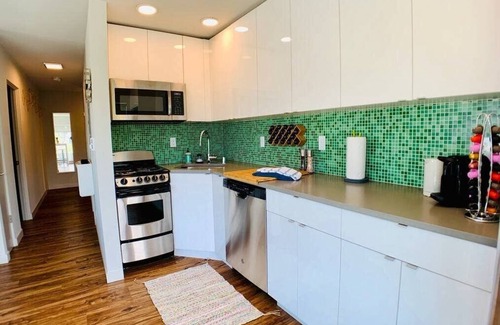 Queen Anne Apartment | Modern, airy and bright, this private apartment sits on the top of Queen Anne hill.