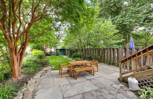 Del Ray House | Modern Alexandria Townhome about 2 Mi to Old Town!