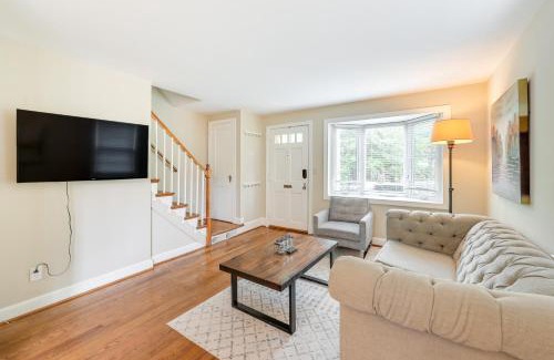 Del Ray House | Modern Alexandria Townhome about 2 Mi to Old Town!