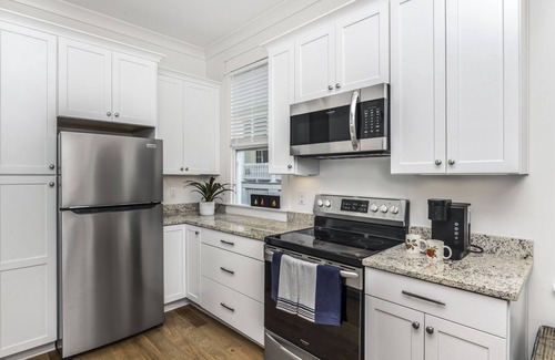 Harleston Village House | Modern Amenities in Historic Charleston's Harleston Village