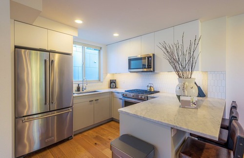 Bryant House | Modern and Airy home near UW & Seattle Children’s