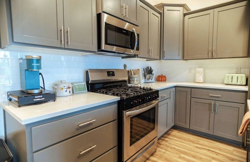 Salem House | Modern and Bright South Salem Townhome Getaway with Game Room