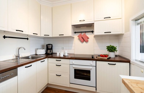 Westerland Apartment | Modern and central app. for 2 pers. with balcony, parking space, WLAN.