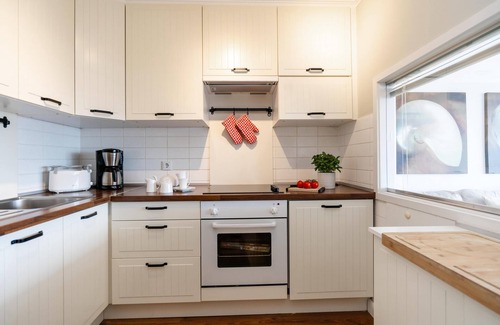 Westerland Apartment | Modern and central app. for 2 pers. with balcony, parking space, WLAN.