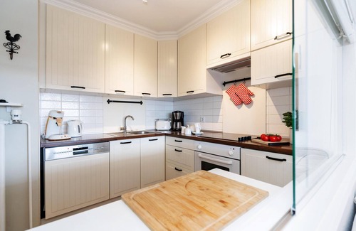 Westerland Apartment | Modern and central app. for 2 pers. with balcony, parking space, WLAN.