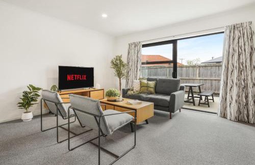 Te Rapa House | Modern and Central with 2 Ensuites -By KOSH BNB