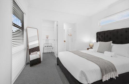 Te Rapa House | Modern and Central with 2 Ensuites -By KOSH BNB