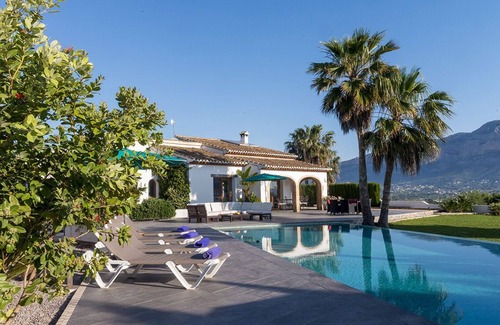 Tarraula Villa | Modern and cheerful villa in Javea, on the Costa Blanca, Spain with private pool for 6 persons