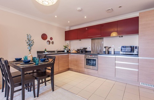 Oxford House | Modern and chic city centre apartment with parking