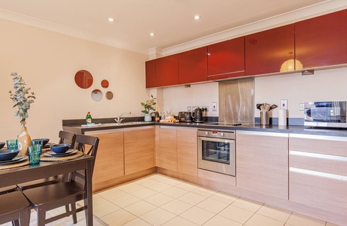 Oxford House | Modern and chic city centre apartment with parking