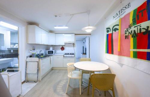 Yeonnam-dong House | Modern and Comfy House/Hongik St. Exit 2 10min