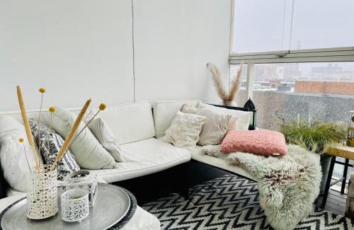 Kallio Apartment | Modern and cosy 3-bedroom apartment with private sauna, in trendy Kalasatama