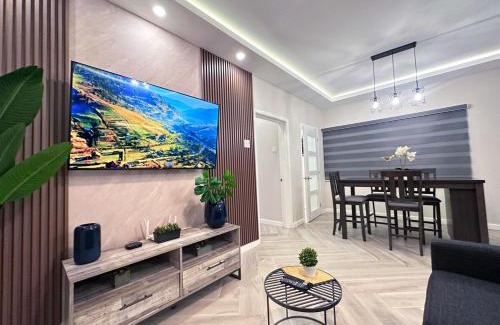 Barbican Apartment | Modern and Cozy 1BR Condo in KGN