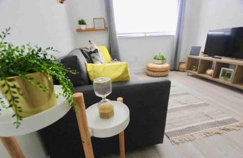 Mid Beach Apartment | MODERN AND COZY apartment steps from the beach