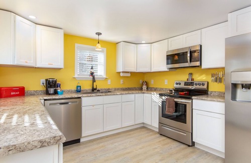Peru House | Modern and Cozy Cabin short walk to Lake Champlain - Dog Friendly!