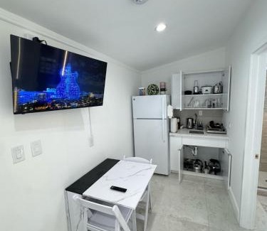 North Miami Beach House | Modern and cozy room
