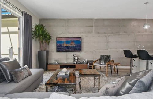 Davenport House | Modern and cozy villa with oasis resort