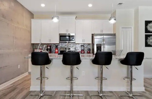 Davenport House | Modern and cozy villa with oasis resort
