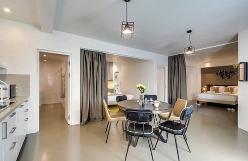 Quartier Sainte-Avoye Apartment | Modern and eclectic 3BD duplex in Le Marais!