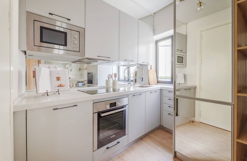 Recoletos Apartment | Modern and elegant apartment in Barrio de Salamanca