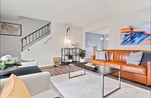 SeaTac Apartment | Modern and elegant condominium
