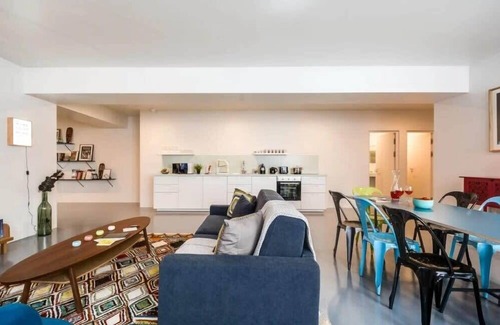 Quartier Sainte-Avoye Apartment | Modern and huge 3BD for 11 guests in Le Marais!
