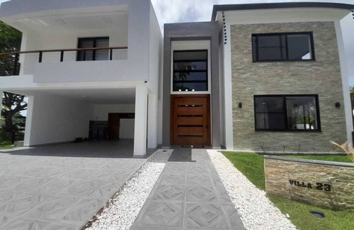 Munoz Villa | modern and minimalist villa - 5 minutes from the beach!