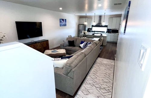 Mountain Green House | Modern and new 3-bedroom townhome with AC and WiFi in Mountain Green