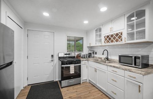 Bakerstown Apartment | Modern and Quiet One Bedroom Apartment in Gibsonia, Pittsburgh, Unit 2