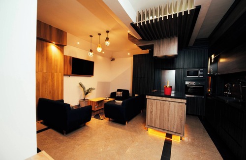 Antananarivo House | Modern and secure 2-bedroom apartment in Antananarivo with AC, WiFi, jacuzzi
