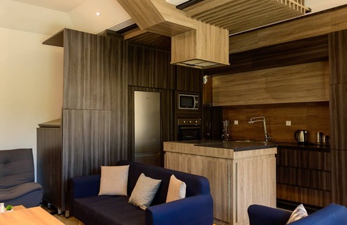 Antananarivo House | Modern and secure 2-bedroom apartment in Antananarivo with AC, WiFi, jacuzzi