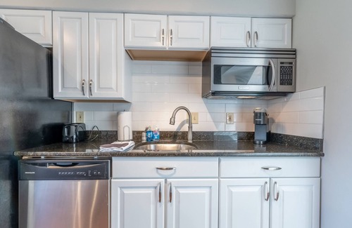 East Price Hill House | ❤️ 🏙Modern and Sleek, Million 💵 City View! ❤️ 🌌
