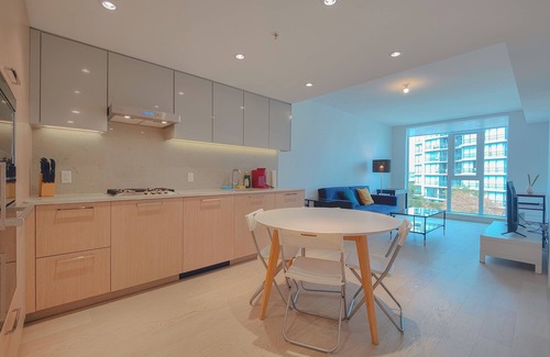 Golden Village Condo | Modern and Spacious 1 BDR 1 Den Condo in Central Richmond | Walk to Night Market