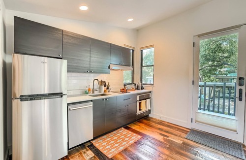 Zilker Apartment | Modern and Spacious Blue Tree House