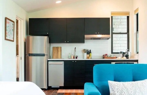 Zilker Apartment | Modern and Spacious Blue Tree House