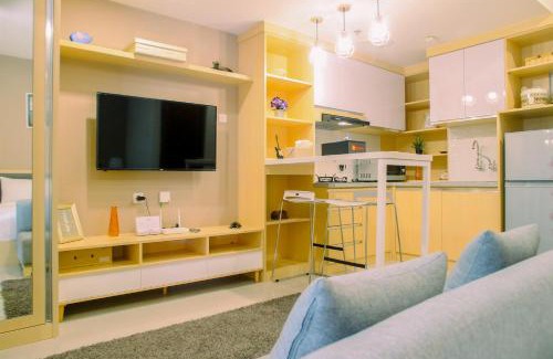 Pekayon Jaya Apartment | Modern and Spacious Studio with City View @ Grand Kamala Lagoon Apartment By Travelio