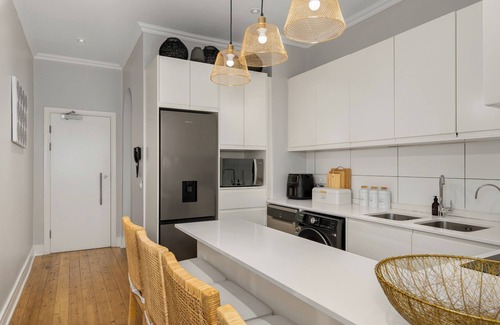 Green Point Apartment | Modern and Spacious Apartment | Balcony | Pool