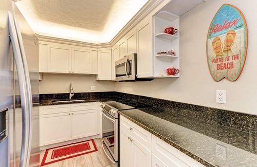Siesta Key Condo | Modern and Stylish 2/2 Condo! Harbor Towers Siesta Key!