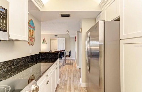 Siesta Key Condo | Modern and Stylish 2/2 Condo! Harbor Towers Siesta Key!