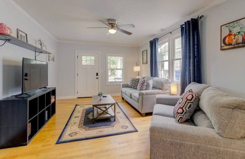 Columbia House | Modern and Stylish 3 Bed w/ Fire pit near Dtwn