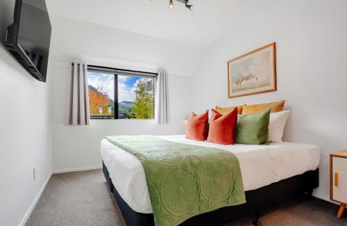 Fernhill Apartment | Modern and stylish 4 bed apt