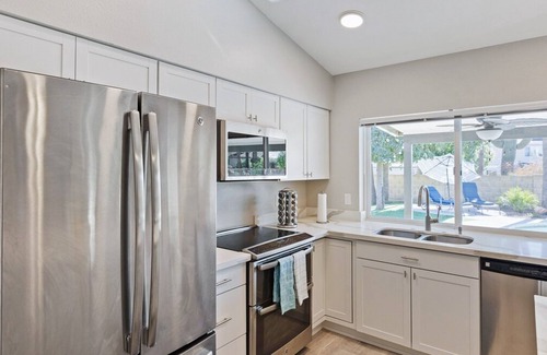 Paradise Valley Village Cottage | Modern and Stylish Remodeled 4 Bdrm w/HTD Pool!